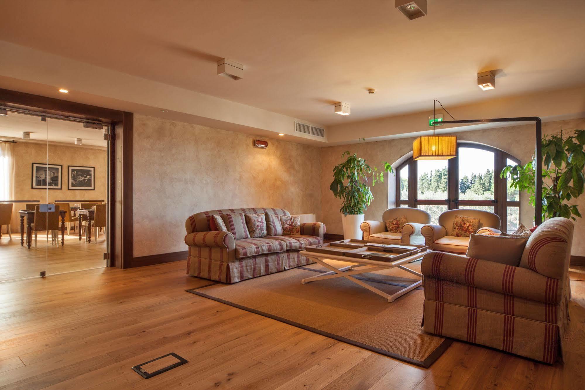 מונטאיונה Hotel La Tabaccaia מראה חיצוני תמונה